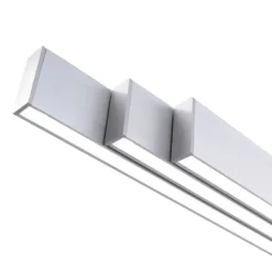 LED-Pendelleuchte, aluminiumfarben, lineare Form, verstellbare Leuchtkörper