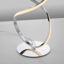 LED Stehleuchte gedreht chrom dimmbar über Schnurdimmer modern