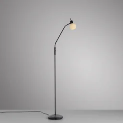 LED Stehleuchte schwarz Schalter flexibel verstellbar Wohnzimmer