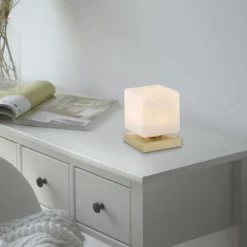 LED Tischleuchte messing farbig Würfelform Touchdimmer zeitloses Design