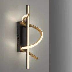 LED Wandleuchte schwarz messing dimmbar in 3 Stufen geschwungen