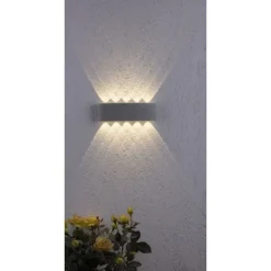LED-Wandleuchte, silberfarben, ovale Form, warmweiße Lichtfarbe, modern