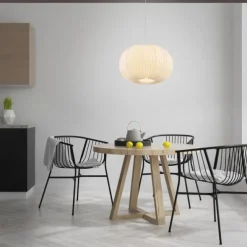 Pendelleuchte mit weißem Schirm zeitlos skandinavischer Stil