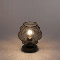 Tischlampe in angesagter schwarzer Netzoptik im Industrial Design